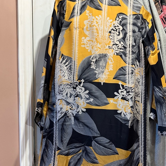 Sapphire Black and Gold Patterned Tunic suite - Picture 5 of 8